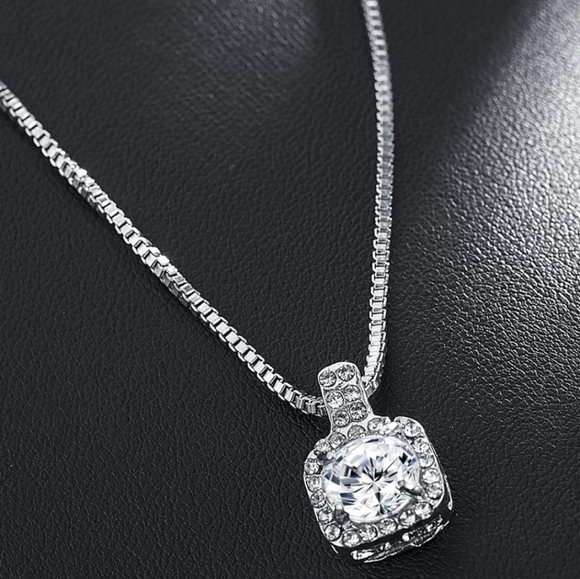 New square rhinestone Crystal zircon necklace!! - Picture 3 of 4